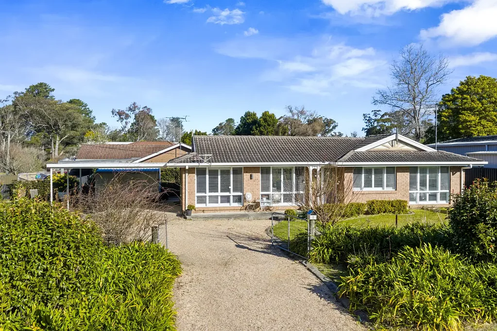 Colo Vale 3房  Light-Filled Living in a Peaceful Village Setting