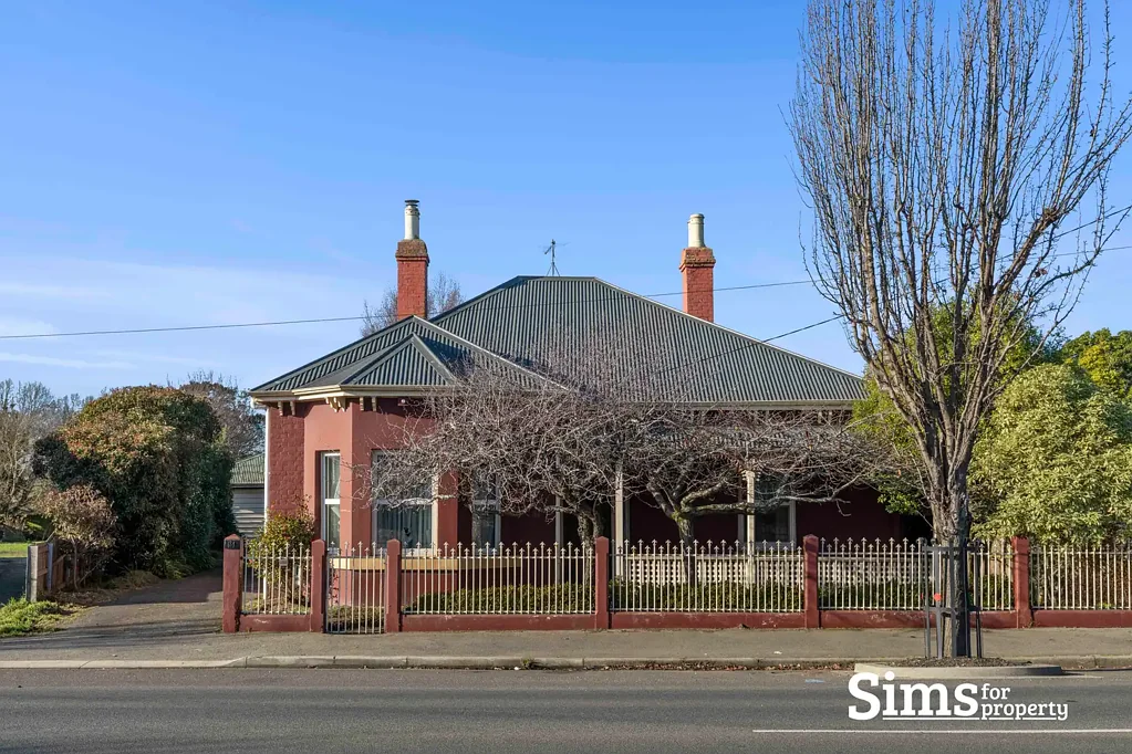 Longford 4 Bedroom Packed with Potential in a Prime Longford Position