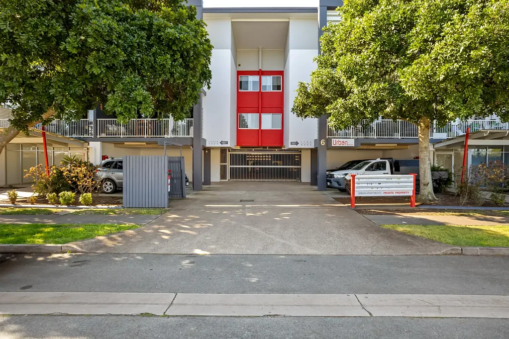 Clontarf 2房 海滨旁轻松惬意的海湾生活 Relaxed Bayside Living Moments from the Waterfront
