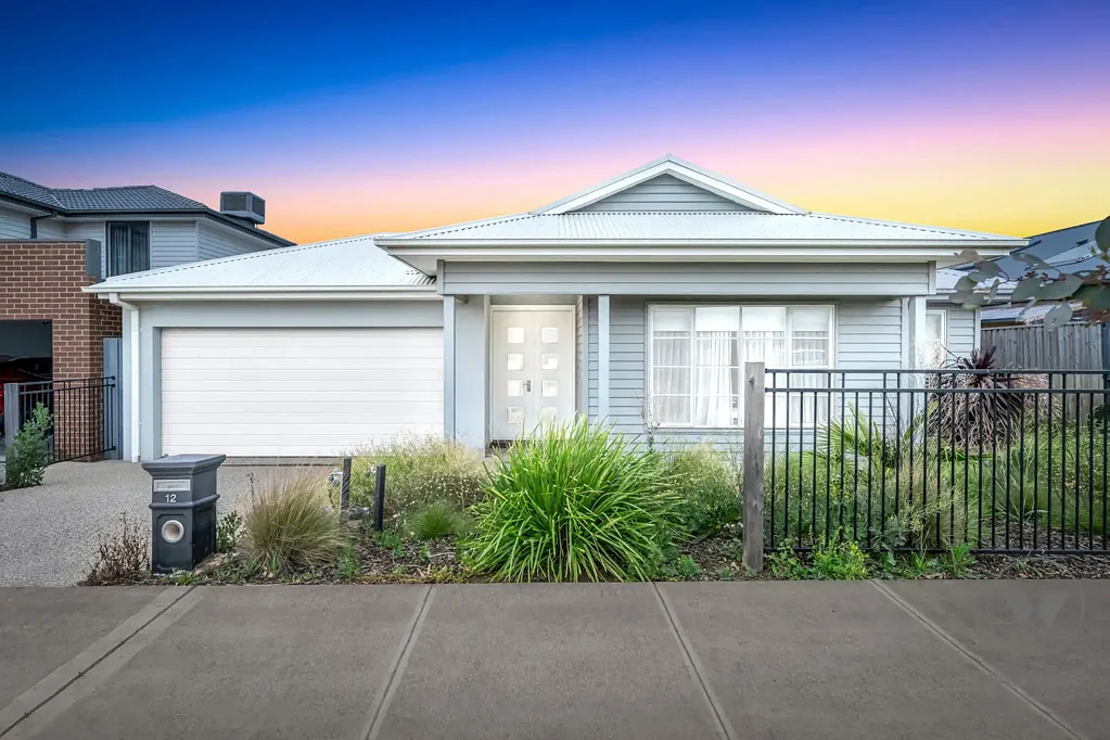 12 Masters Crescent, Mambourin, VIC 3024