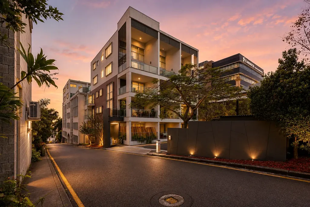 Spring Hill 1ห้องนอน Renovated Apartment Offering Space, Style & Convenience!