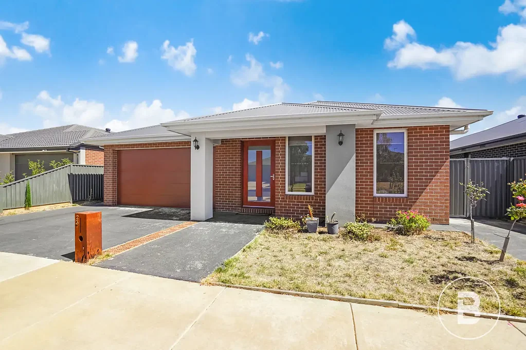 Lucas 5Moenga The Complete Family Package in a Prime Lucas Location