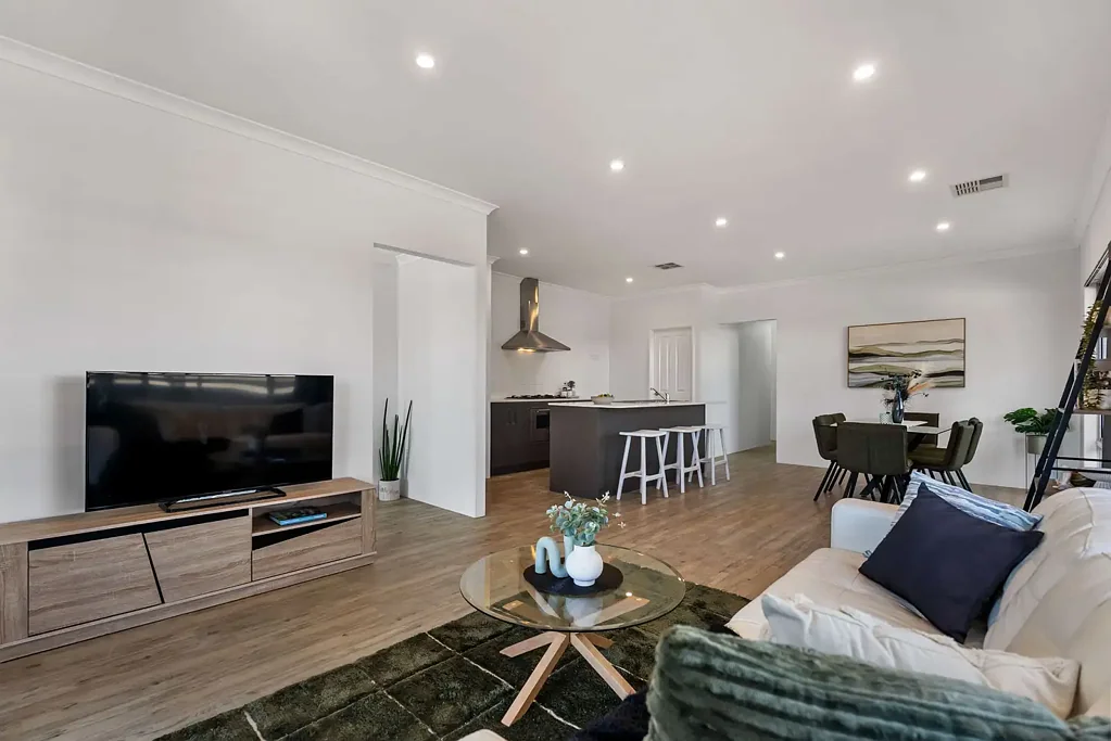 6 Charnwood Grove, Hilbert, WA 6112