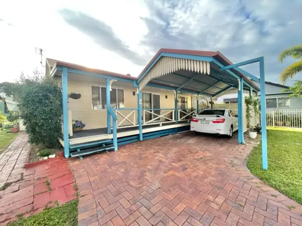 Urangan 2房  Coastal Living Made Easy - Beautiful Home in Over 50's Lifestyle Village, Urangan
