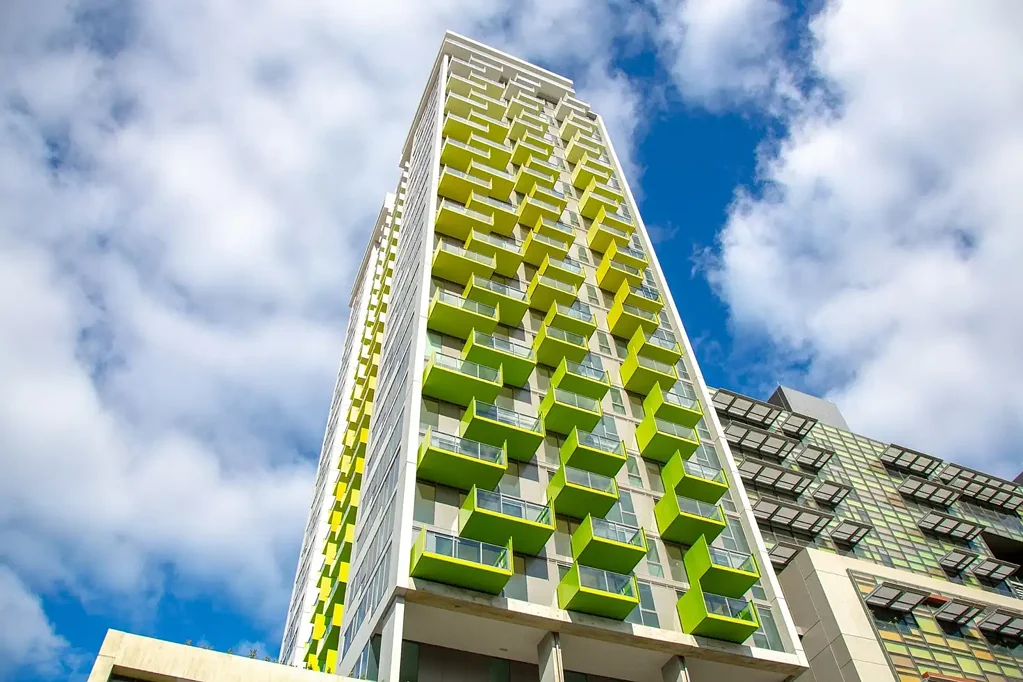TWO BEDROOM APARTMENT IN THE HEART OF ADELAIDE CBD