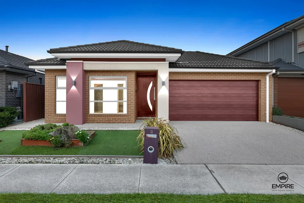 Clyde North 4 Slaapkamer Modern family Entertainer! Walk to Schools & Shops!