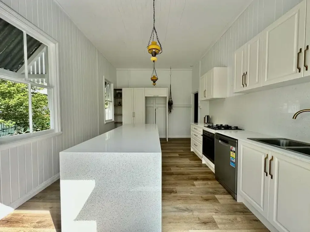 Huge Backyard - beautifully renovated