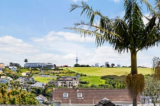 2/33 Ronaki Road, Mission Bay, Auckland City