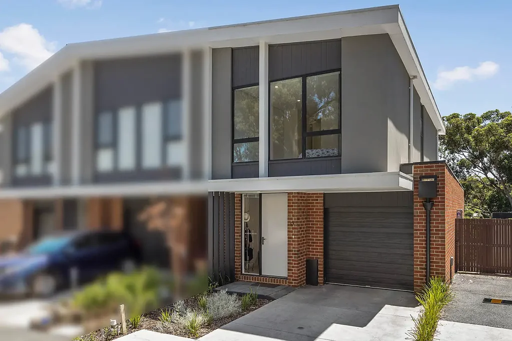 Luxurious townhouse in prime position