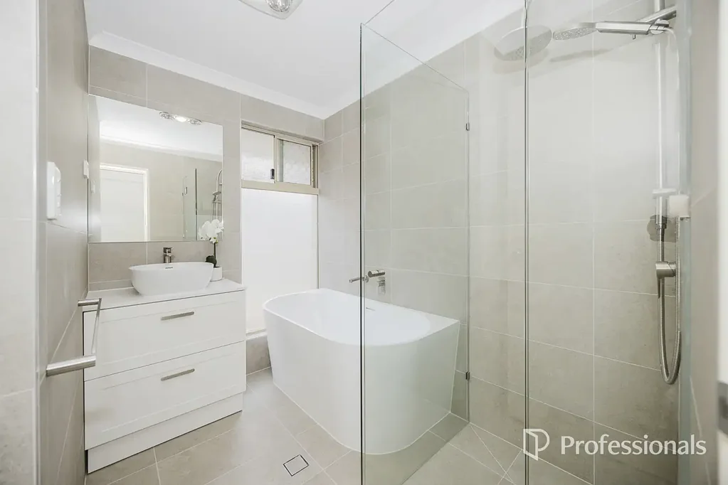 Marangaroo 5 Slaapkamer 5 BEDROOM FAMILY HOME OPPOSITE THE PARK!