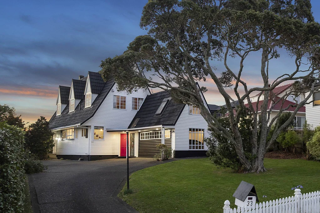 Mount Roskill 5房  Substantial Colonial Charmer - on 910m2