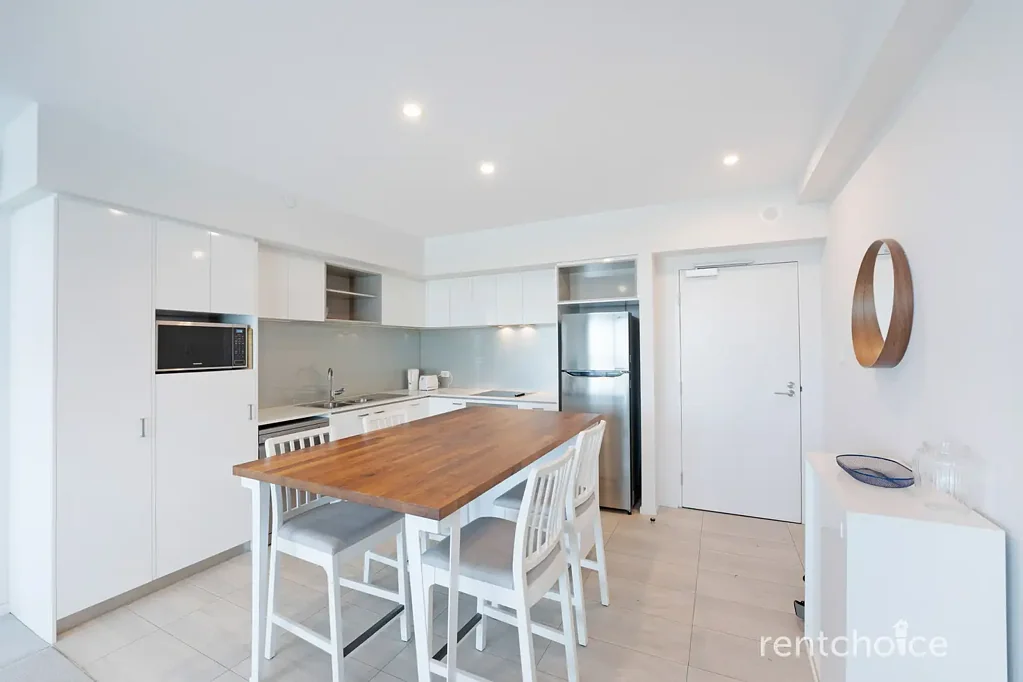 Stunning furnished apartment with endless amenities!