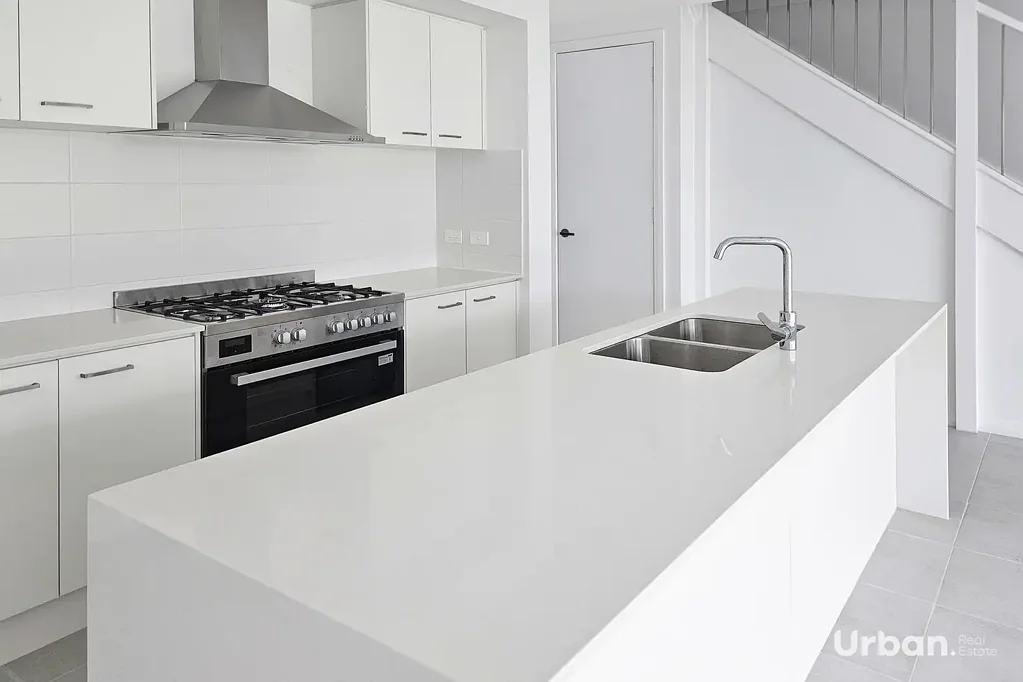 Oran Park 3침실 Modern Hamptons Wisdom Terrace | No Strata Fees | 5% Deposit | Balance on Completion