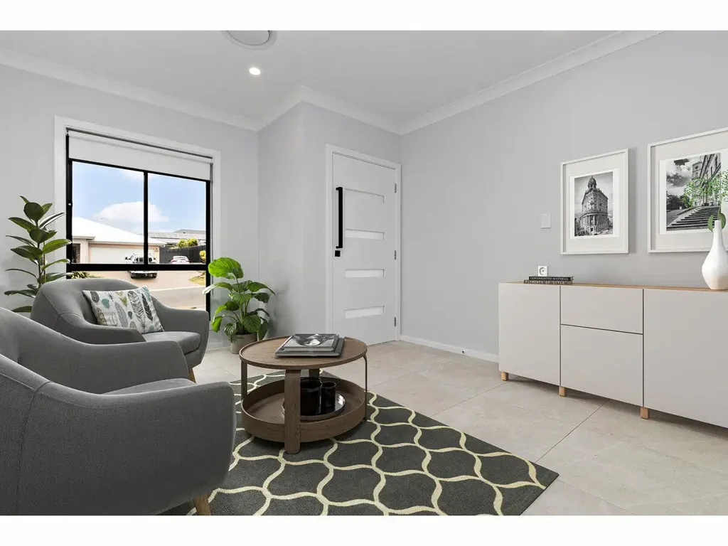 LOW-MAINTENANCE LIVING CLOSE TO SHOPS, PARKS AND AMENITIES