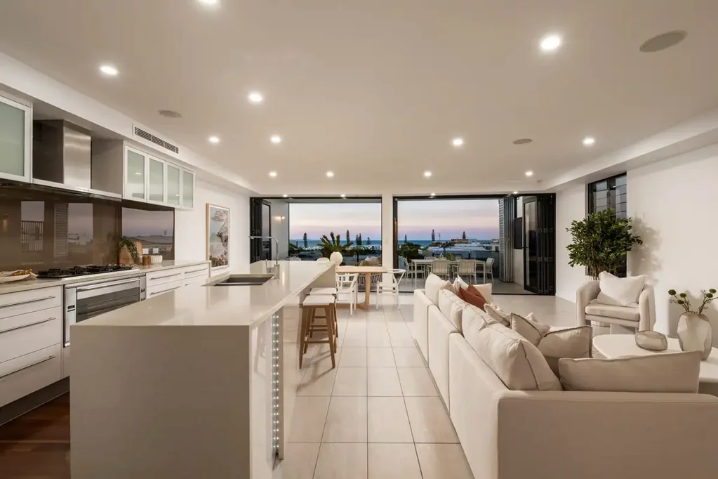 Alexandra Headland 3ਬੈੱਡਰੂਮ STUNNING BOUTIQUE APARTMENT - NORTH FACING OCEAN VIEWS - GOLDEN TRIANGLE