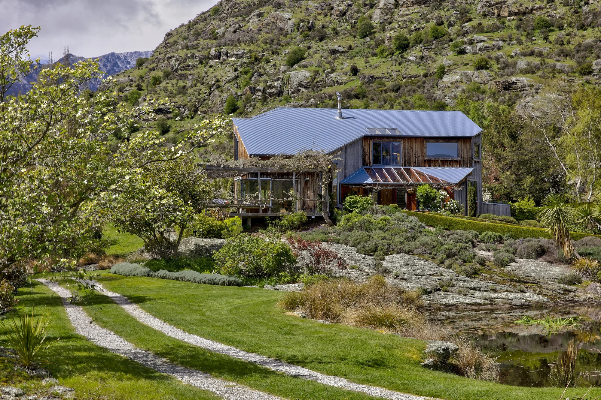 Kelvin Heights 3ਬੈੱਡਰੂਮ Timeless Architecture and Alpine Serenity