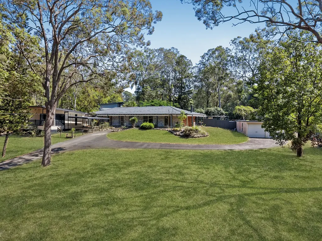 Set on 4,168m2 - Dual Living Home - Separate External Studio! The Perfect Family Home!