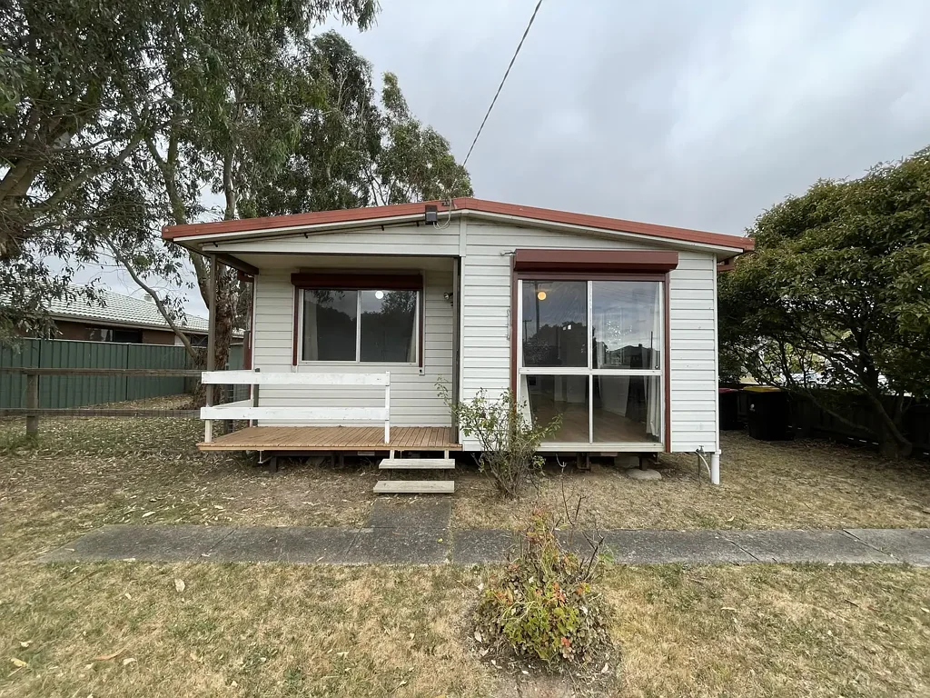 Rosedale 1房  A Sweet Starter Home on a Generous Corner Block