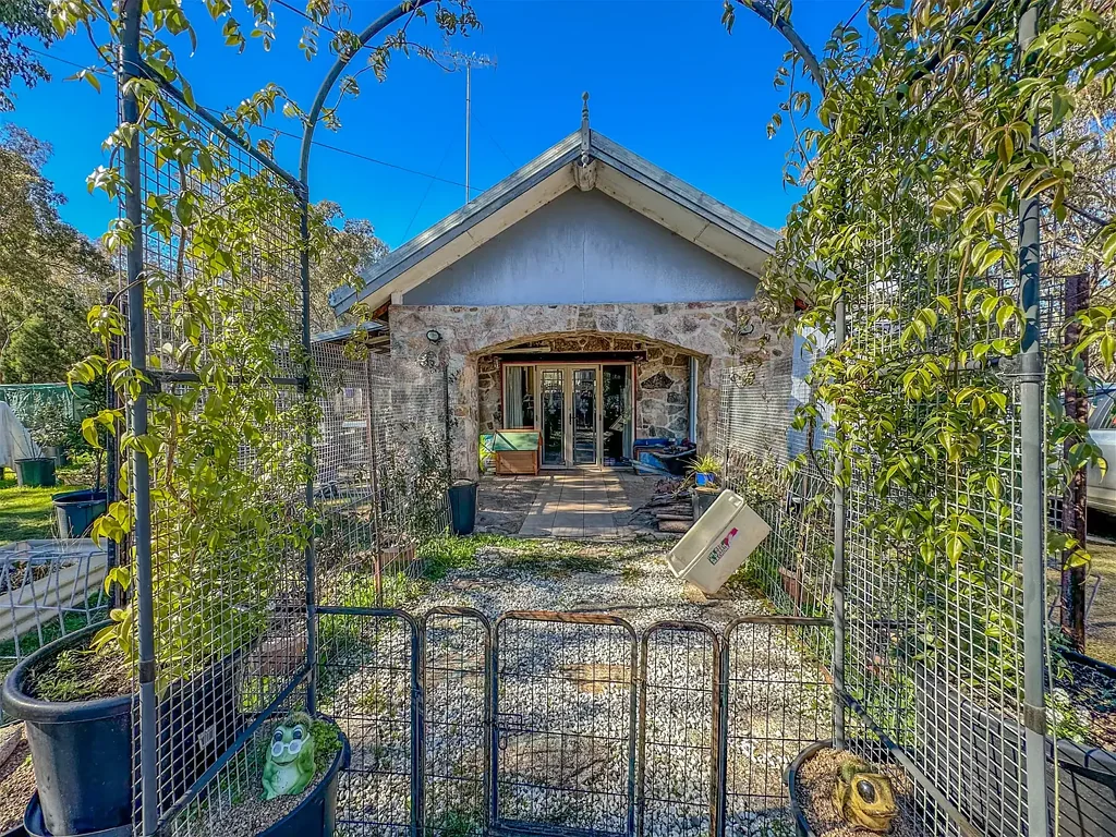 688 Mount Hutton Road, Stanthorpe, QLD 4380