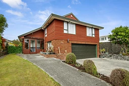 10 Earlston Grove, Avalon