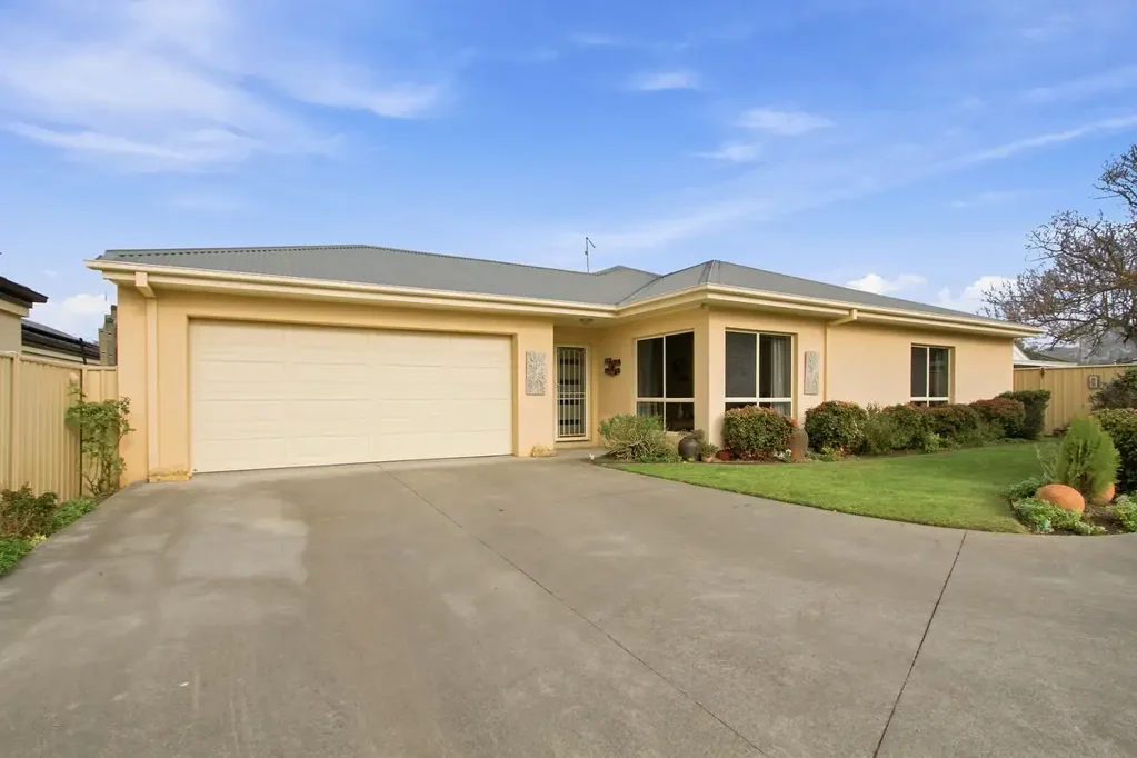 Maffra 3Moenga Contemporary Townhouse, Fantastic Location