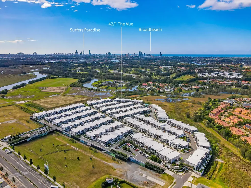 Robina 3房  CONTEMPORARY TERRACE HOUSE AT CENTRAL ROBINA
