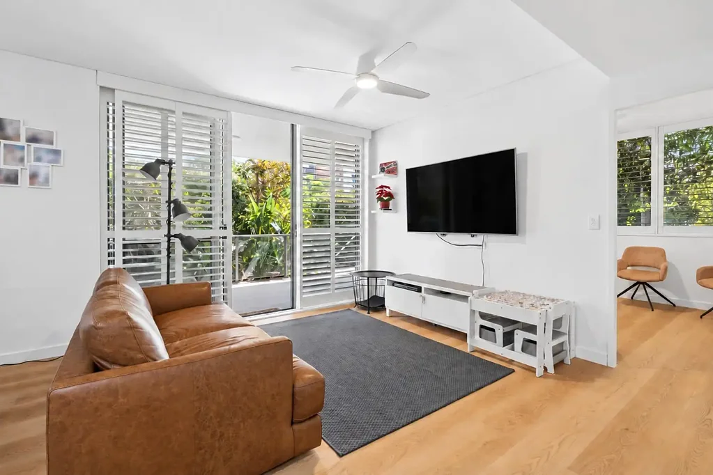 Botany 3Phòng ngủ Stylish Three-Bedroom Apartment with Courtyard in Prime Location