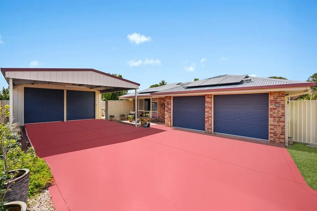 Victoria Point 4Zimmer BAYSIDE HOME ON LARGE 903m2 BLOCK WITH POOL & SHED