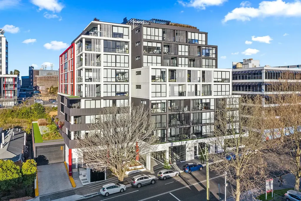 Wollongong 1房 MIDTOWN大厦近新公寓 Franke电器宽敞阳台 安全车位学习角 城心便利舒适奢居 MODERN APARTMENT