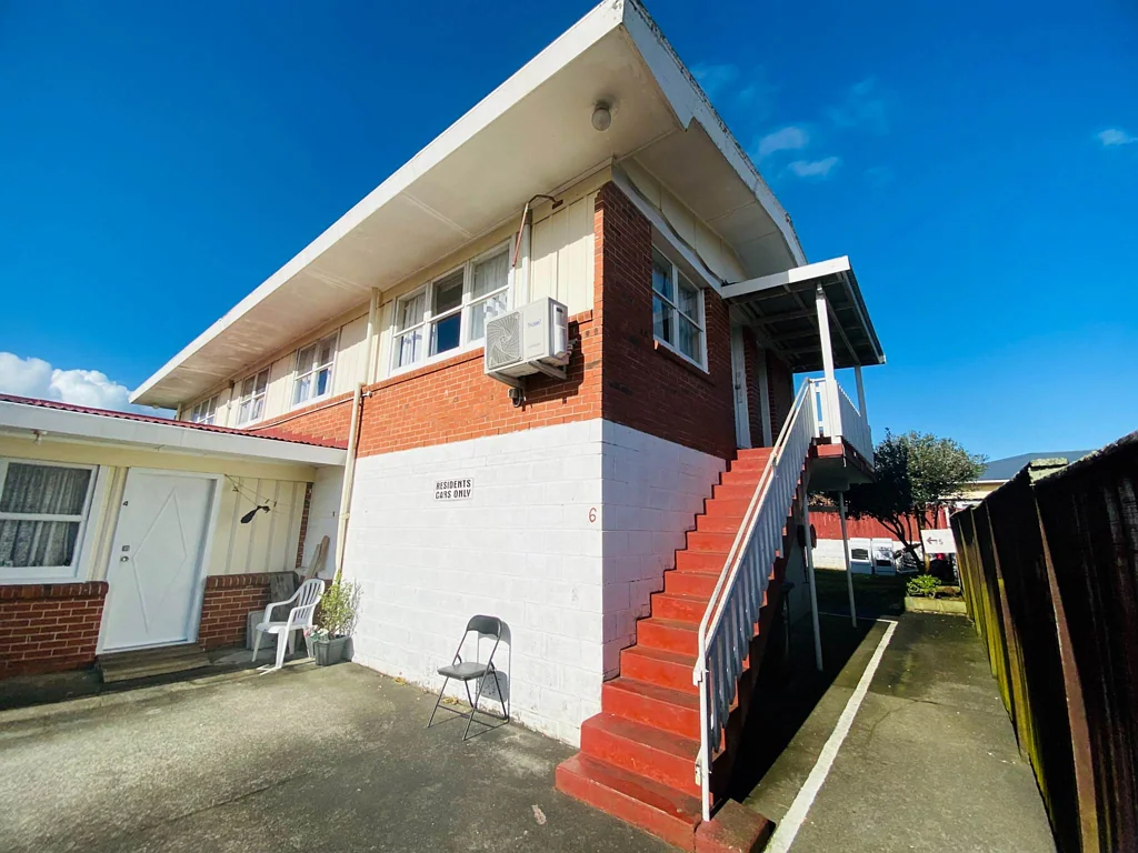 Easy Living in Otahuhu - Lawns & Water Included