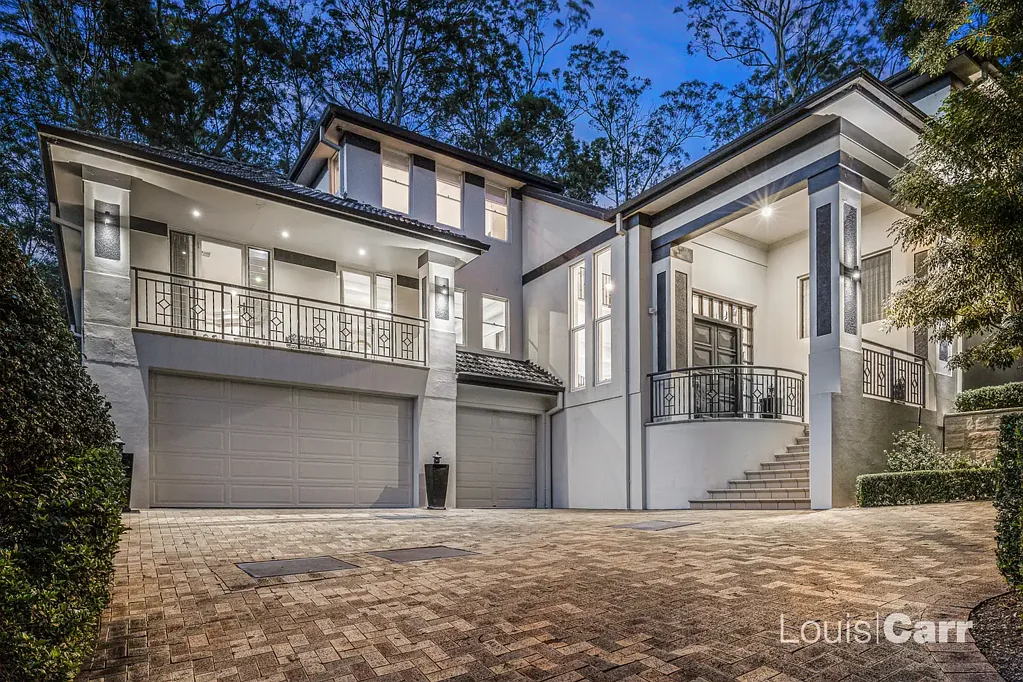 West Pennant Hills 5房 死胡同尽享宁静 2,324m2阔地 三层宏伟宅邸 现代风格融合 丛林环绕 私密尊贵 五卧主套豪华 豪华泳池花园 全能娱乐空间 高端厨房电器 便利学区交通 Premier Location: Estate Living, 1100m walk to Metro