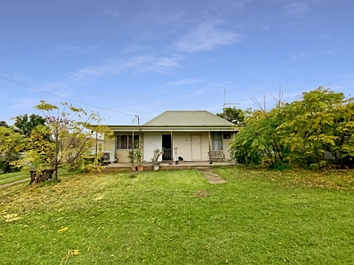 Forbes 2chambre Entry-Level Opportunity with Development Potential