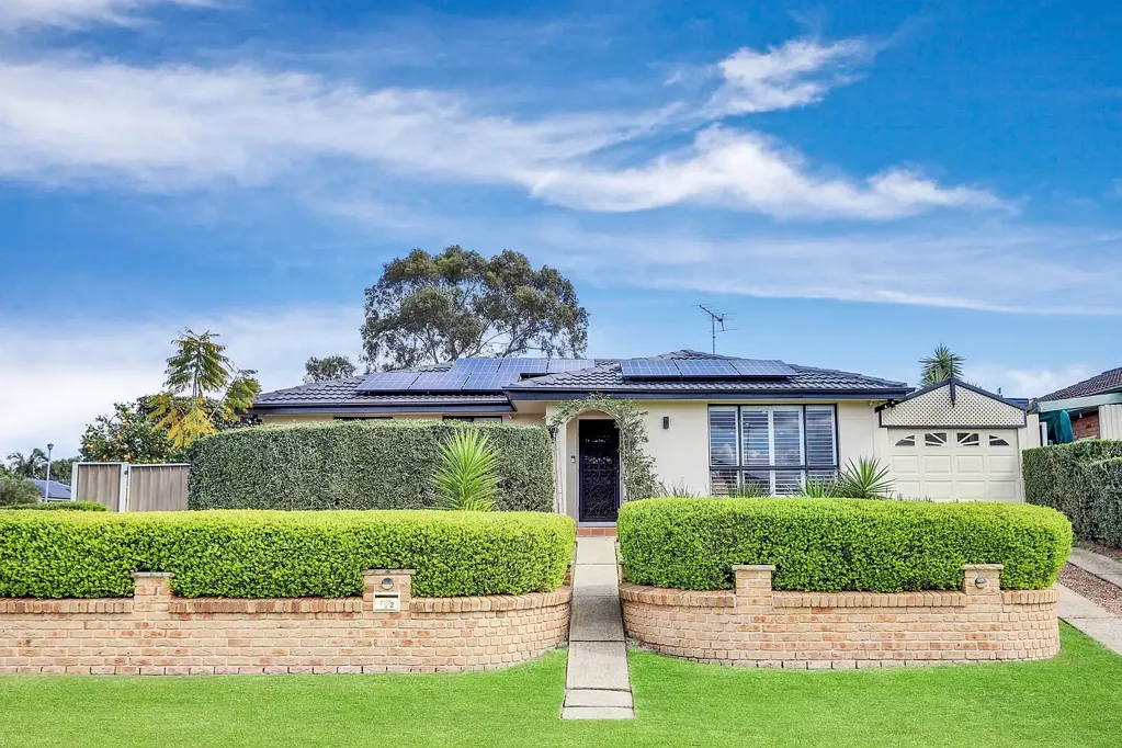 Family Living with Pool & Solar