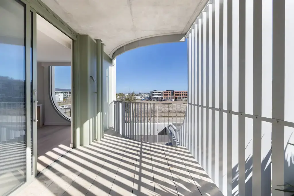 Waterfront Living at Its Finest – Stylish Ground Floor Apartment