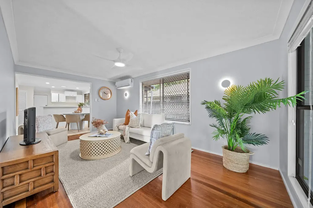 Ashmore 5房  Expansive Split-Level Sanctuary - Multiple Living Zones - Elevated Cul-De-Sac Position