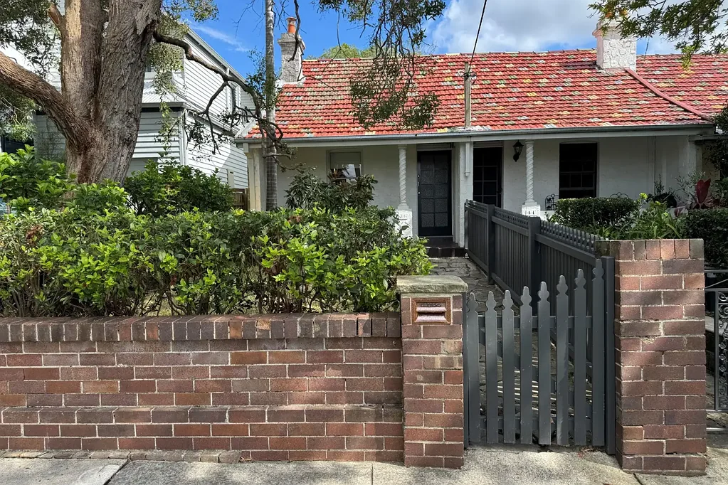 Spacious 2 bedroom house in ideal locale