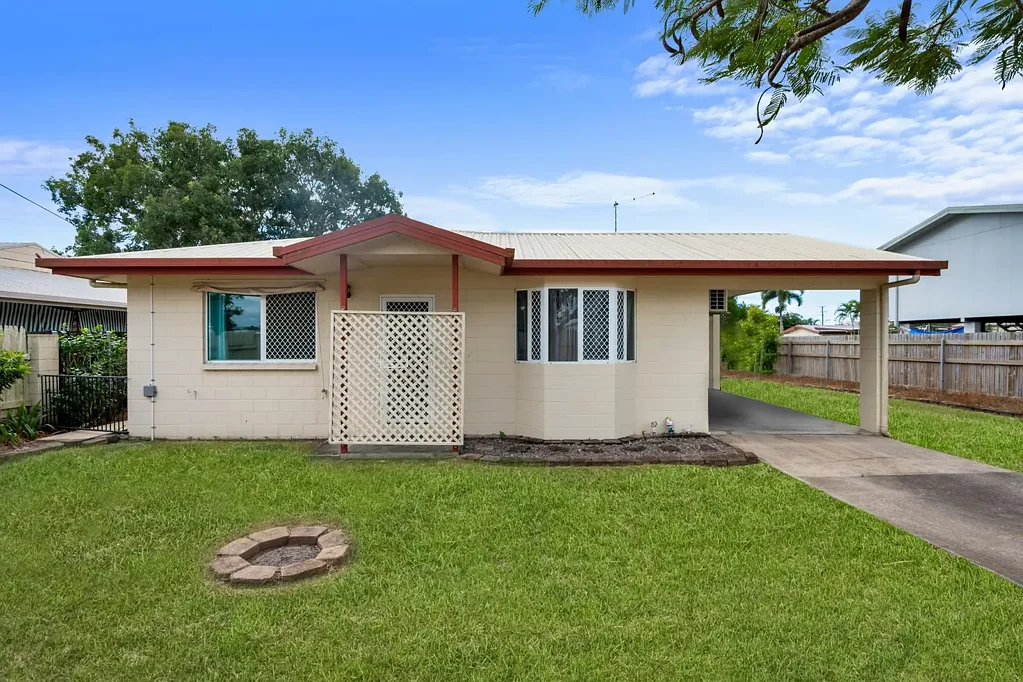 Deeragun 3房  Lowset 3 Bedroom Home with Large 2 Bay Powered Shed
