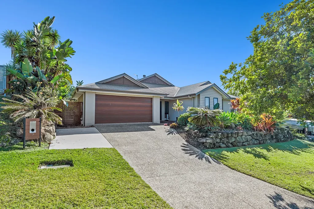 Upper Coomera 4Moenga Family Luxury with Exceptional Entertaining in Stone Creek Estate