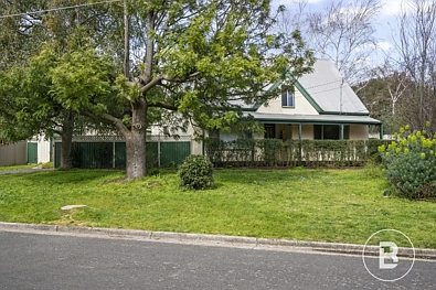 Ballarat East 4chambre A Rare Opportunity in a Coveted Ballarat East Setting