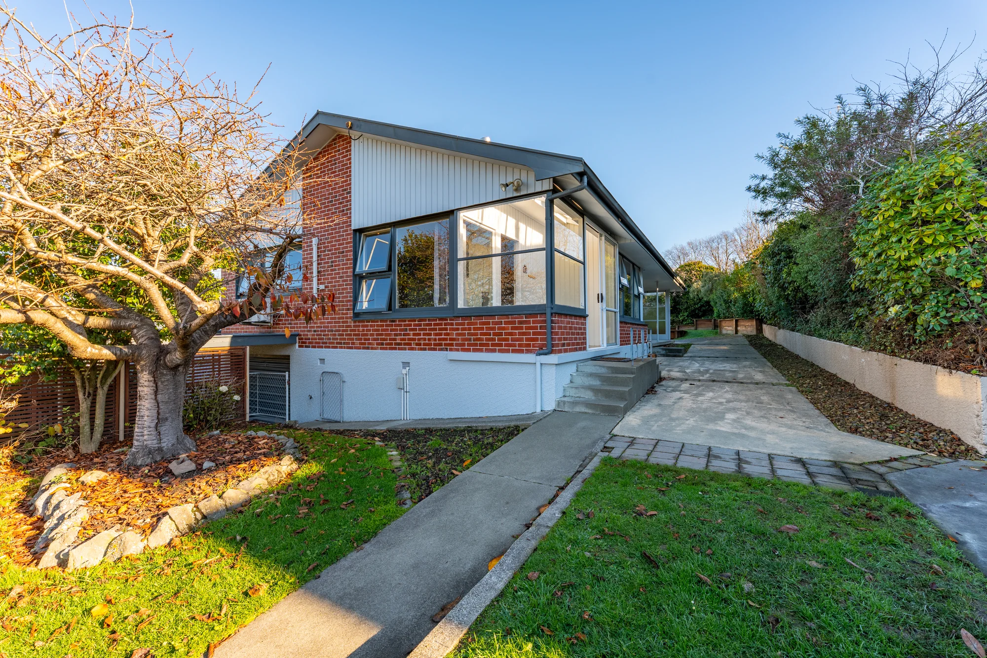 West End 3chambre ACT FAST - A Smart Buy in a Great Location