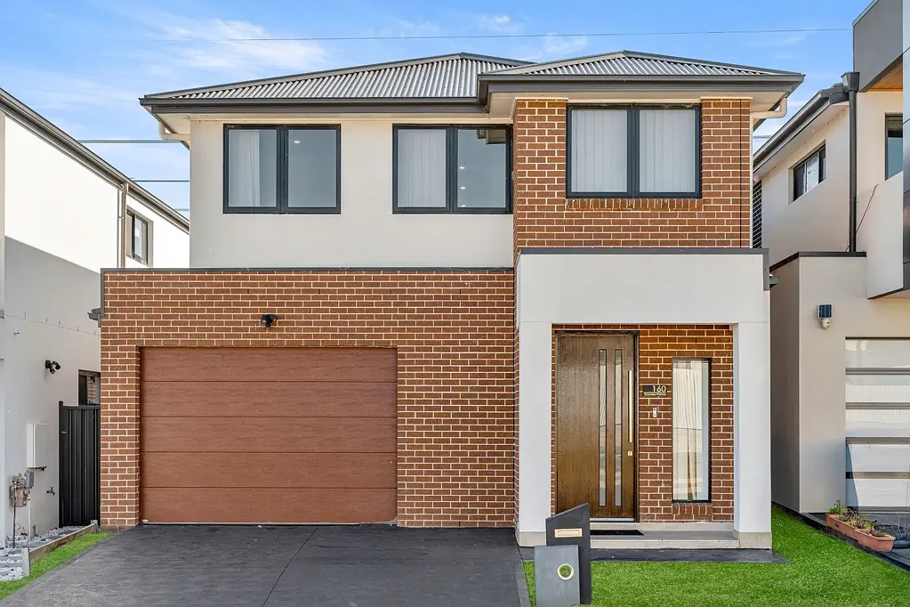 Riverstone 5chambre Brand New 5-Bedroom Family Home with Premium Finishes