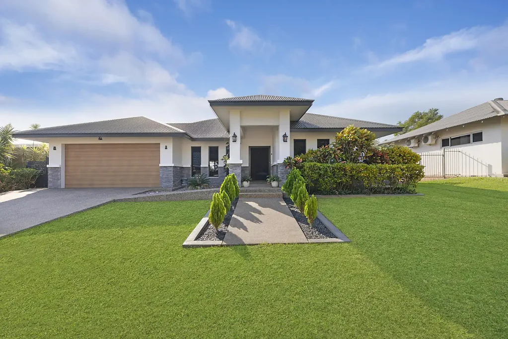 Johnston 5कमरा IMPRESSIVE FAMILY HOME WRAPPED IN MODERN LUXURY