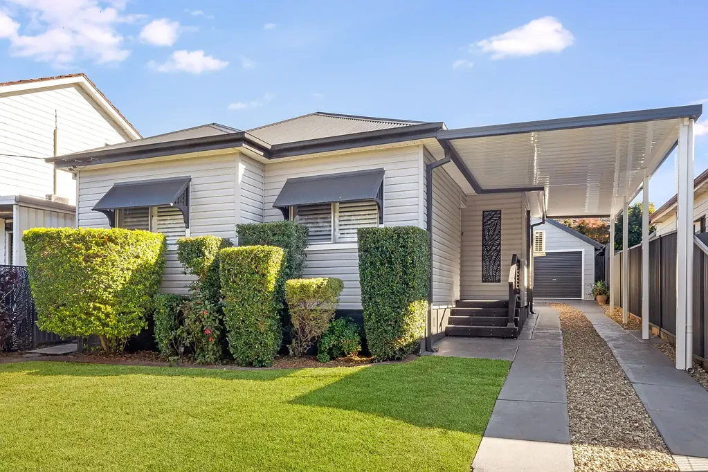 Berala 3ਬੈੱਡਰੂਮ Stylish and Elevated Living - Fully Renovated Entertainer's Delight!