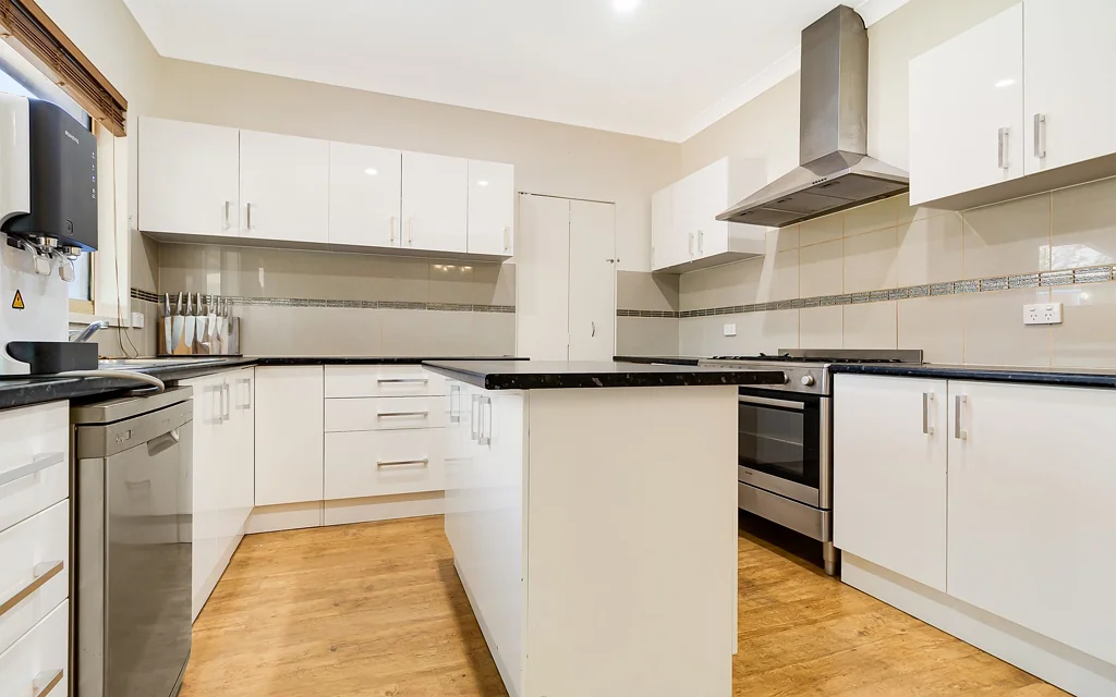 4 Watts Place, Baynton, WA 6714