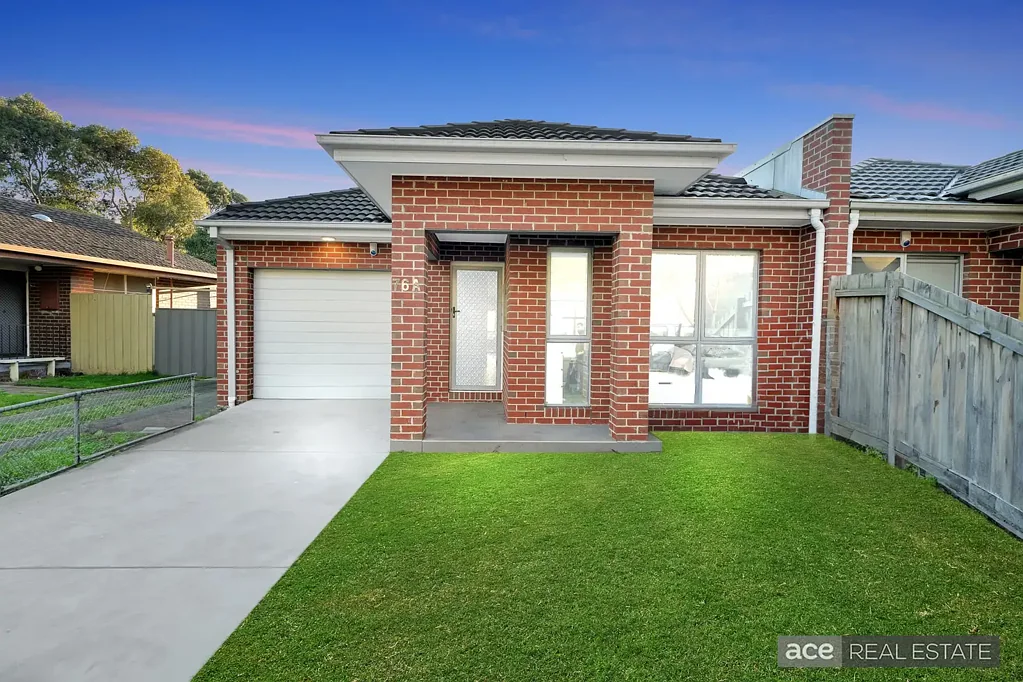Laverton 3ห้องนอน Superbly Presented, Single Level Elegance in Prized Location!