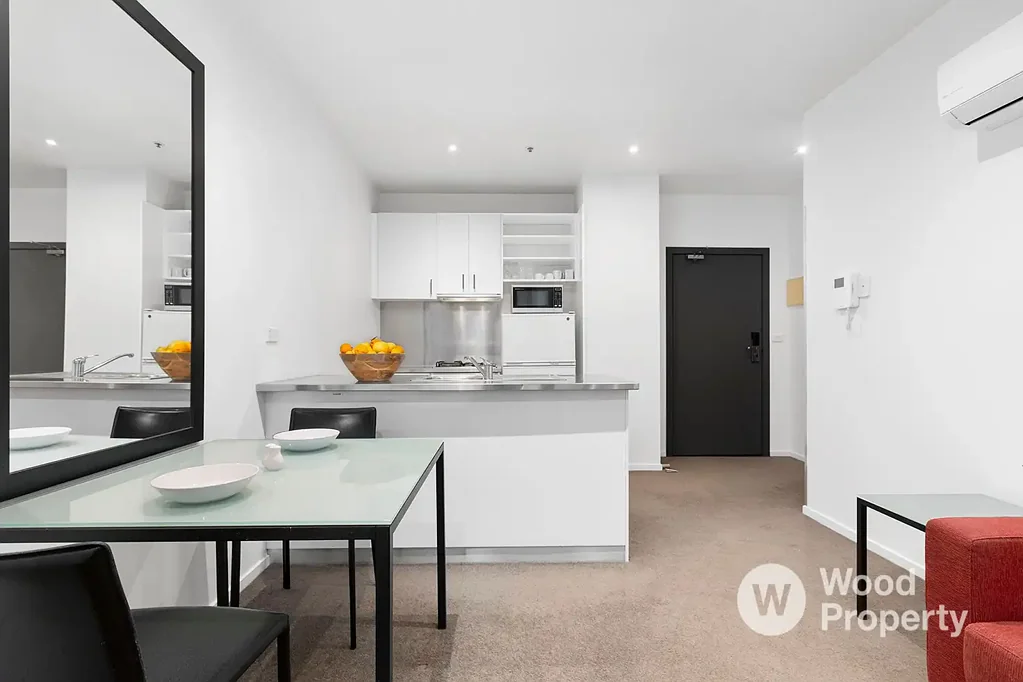 Stylish Fully Furnished Apartment in the Heart of Fitzroy Street – Prime St Kilda Living!