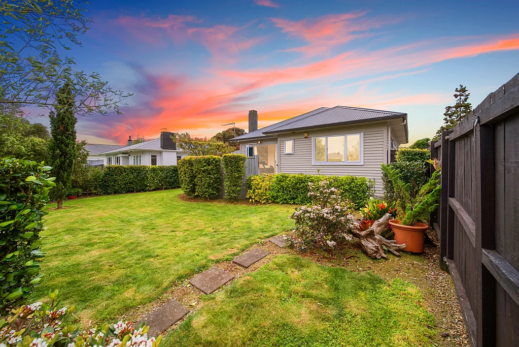 Pukekohe 3બેડરૂમ A Smart Start or Investment in Heart of Pukekohe