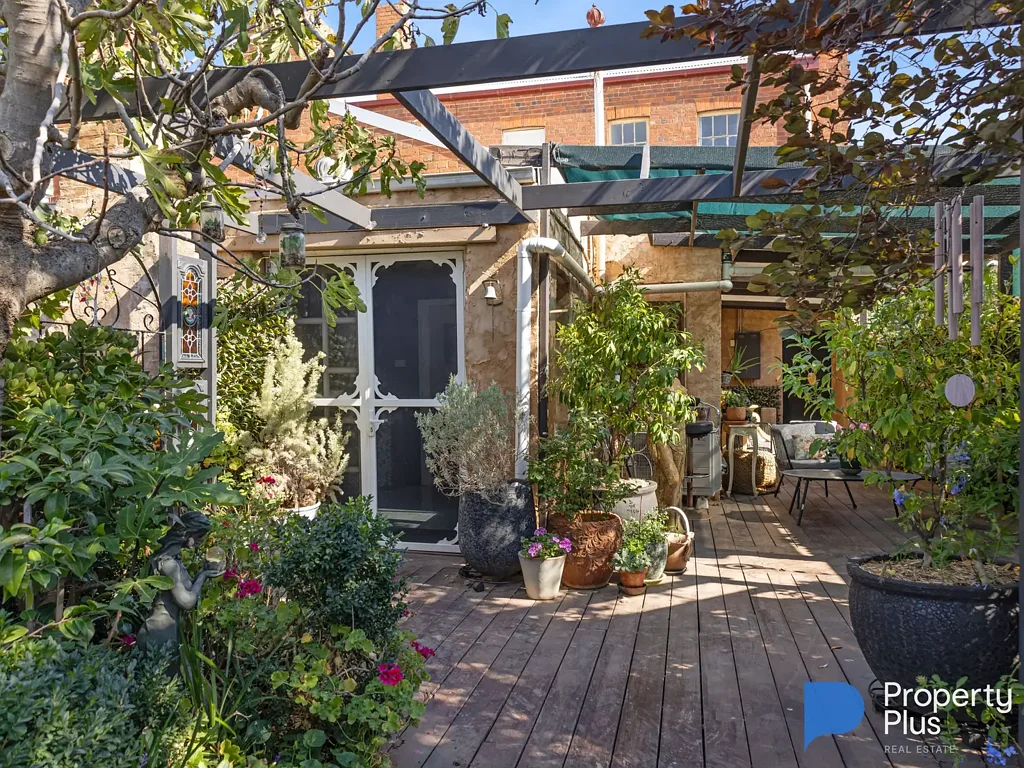 Elmore 3कमरा CHARMING RESIDENCE WITH INCOME POTENTIAL