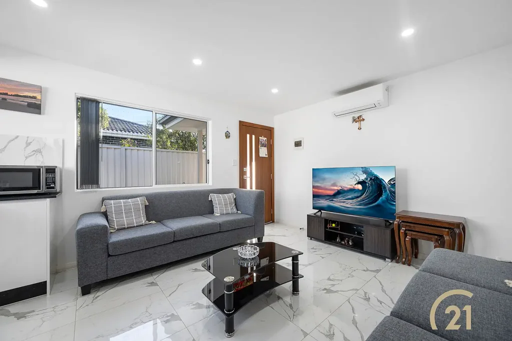 Smithfield 6Moenga HOUSE & GRANNY FLAT IN A PRIME LOCATION