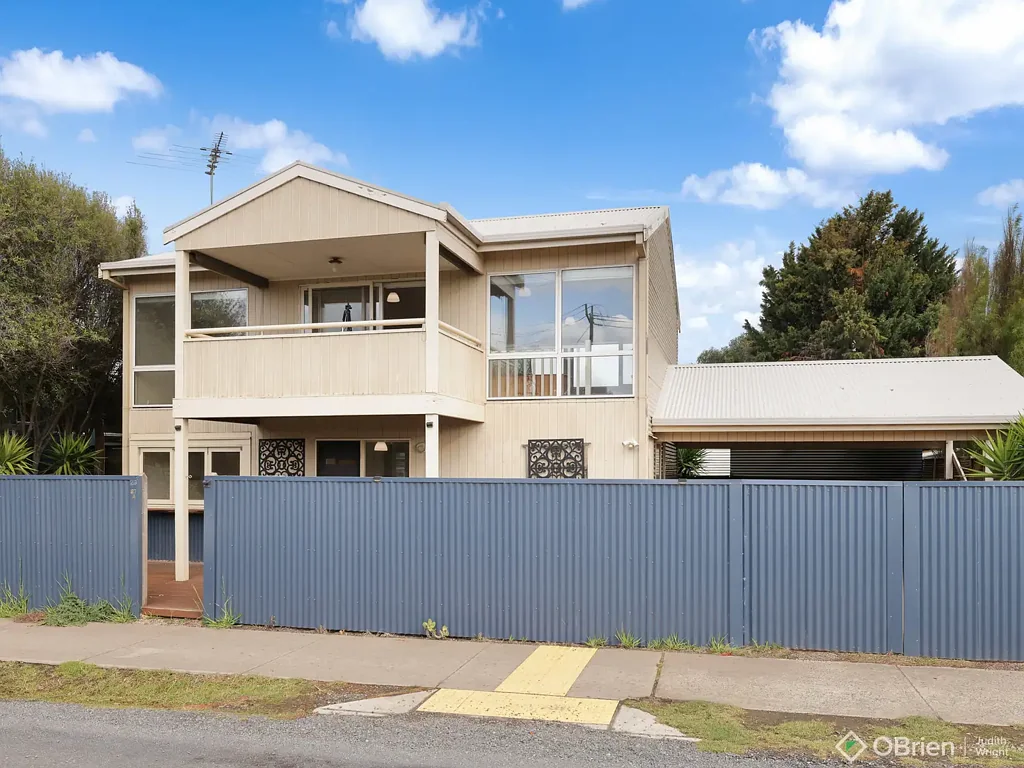 Coastal Living Made Easy – Spacious 3-Bedroom Home